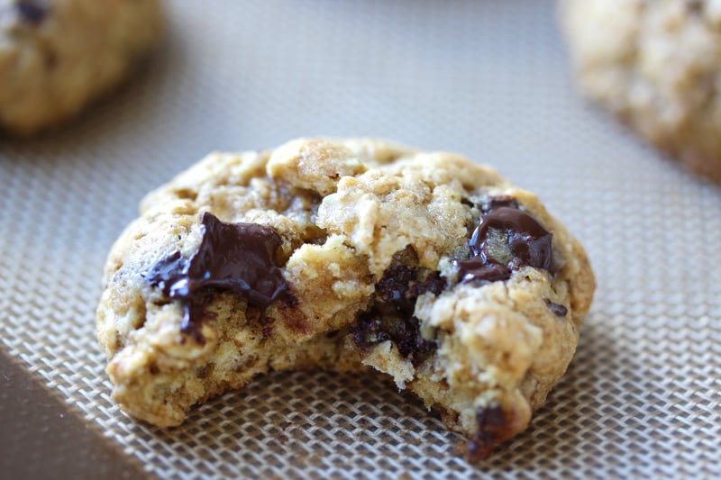 Soft and Chewy Oatmeal Dark Chocolate Cookies made with whole grains for only 100 calories per cookie | dishingouthealth.com