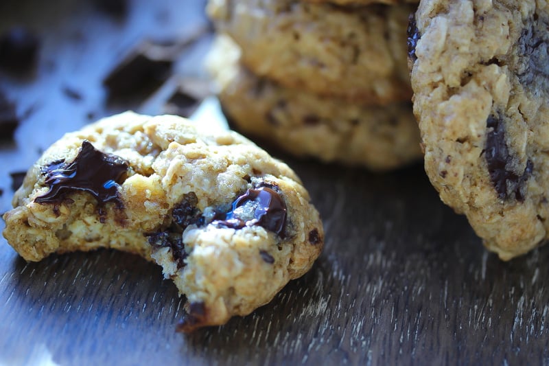Soft and Chewy Oatmeal Dark Chocolate Cookies made with whole grains for only 100 calories per cookie | dishingouthealth.com