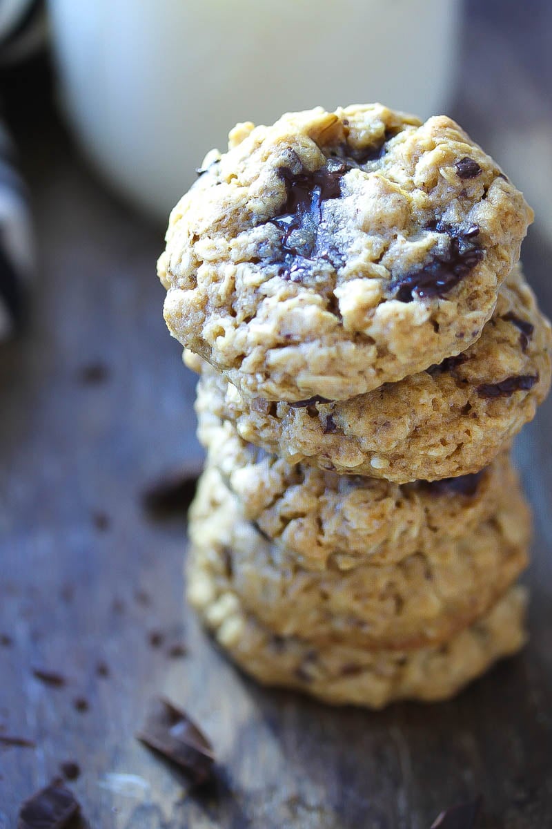 Soft and Chewy Oatmeal Dark Chocolate Cookies made with whole grains for only 100 calories per cookie | dishingouthealth.com