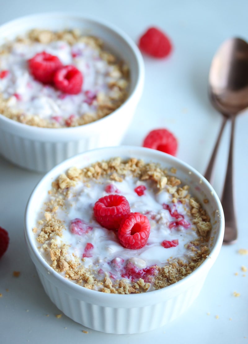 Raspberry Cheesecake Overnight Oats | dishingouthealth.com