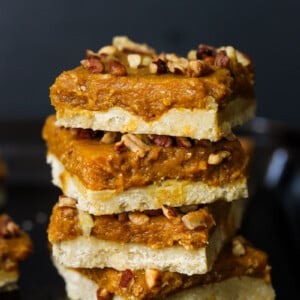Raw Pumpkin Pie Bars (gluten free, vegan-friendly) | dishingouthealth.com