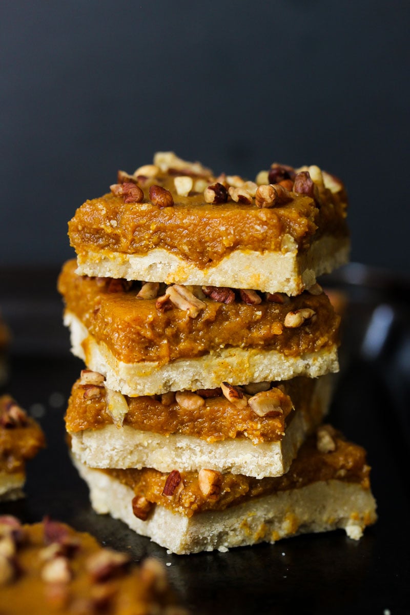 Raw Pumpkin Pie Bars (gluten free, vegan-friendly) | dishingouthealth.com