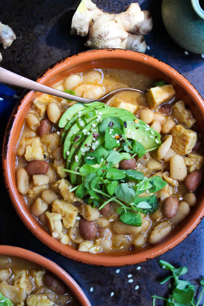 Miso Tempeh Chili (Vegan) | dishingouthealth.com
