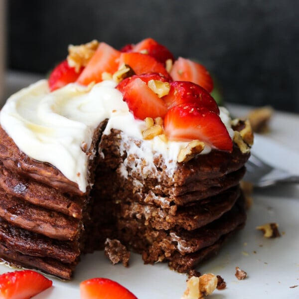 Flourless Blender Chocolate Pancakes (gluten free) | dishingouthealth.com
