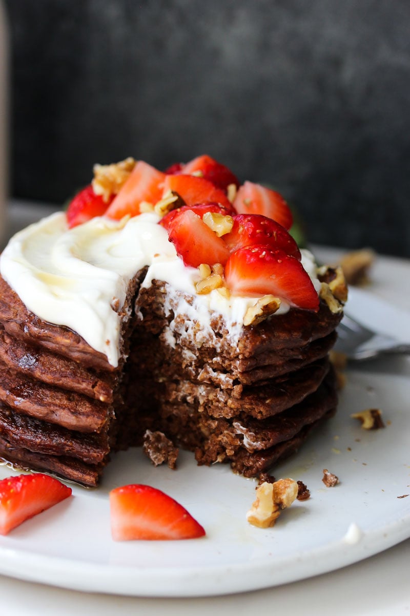 Flourless Blender Chocolate Pancakes (gluten free) | dishingouthealth.com