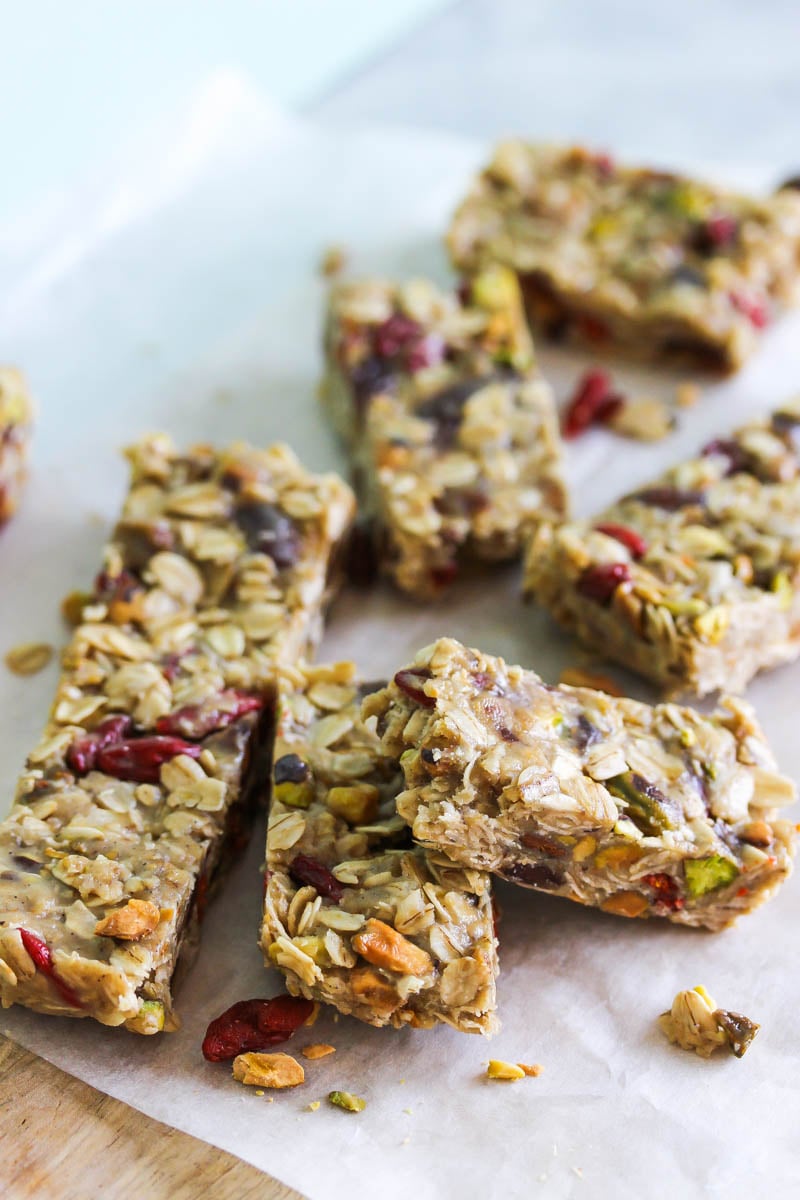 No-Bake Tahini Energy Bars (gluten free, vegan-friendly) | dishingouthealth.com