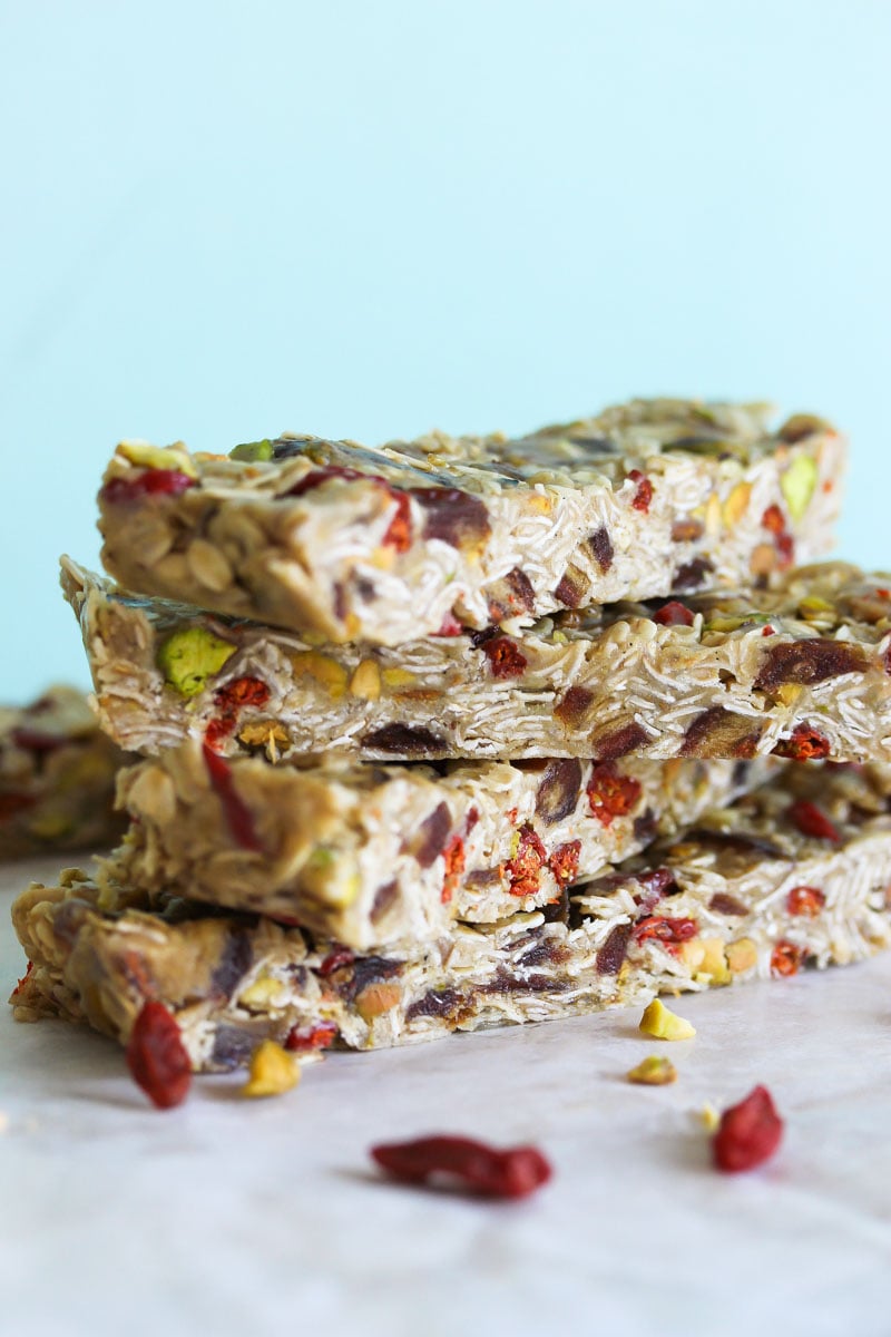No-Bake Tahini Energy Bars (gluten free, vegan-friendly) | dishingouthealth.com