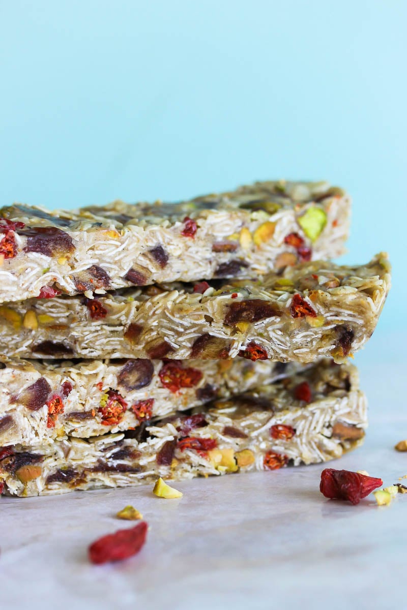 No-Bake Tahini Energy Bars (gluten free, vegan-friendly) | dishingouthealth.com