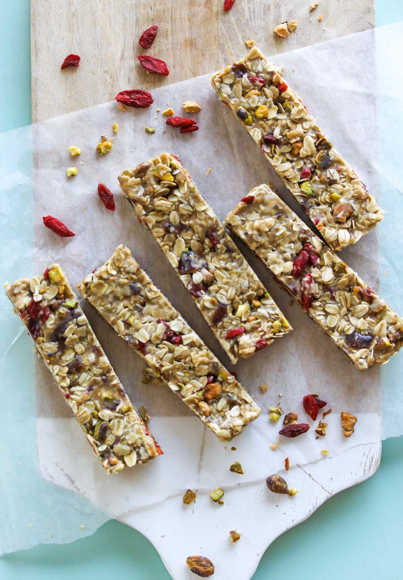 No-Bake Tahini Energy Bars (gluten free, vegan-friendly) | dishingouthealth.com