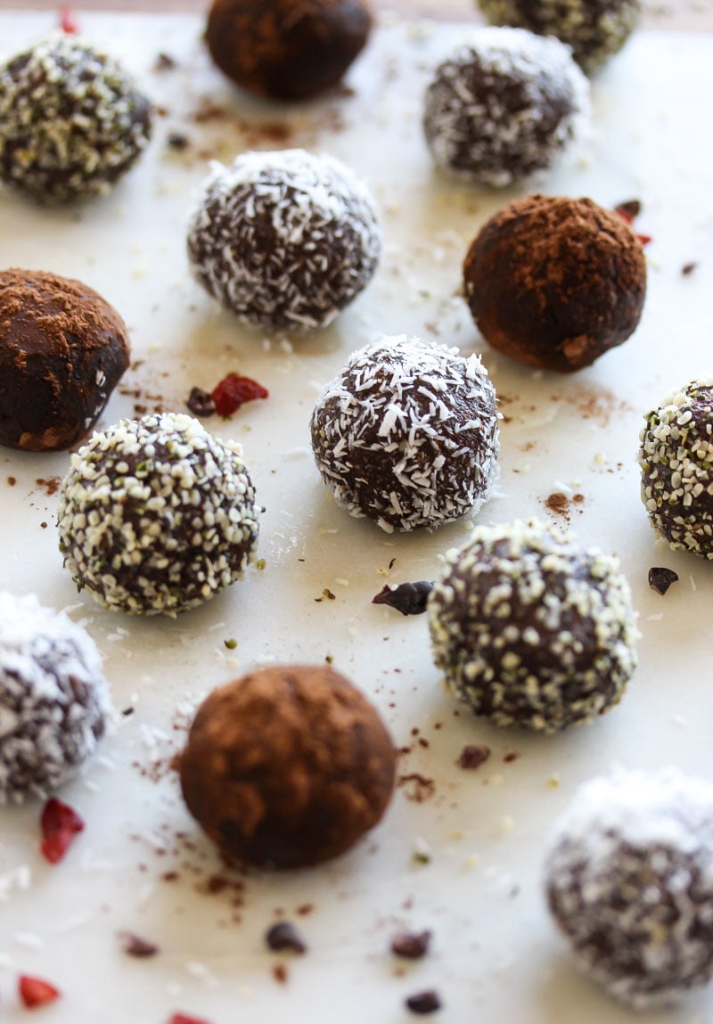 Raw Superfood Brownie Bites (vegan, gluten free) | dishingouthealth.com