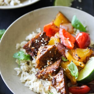 Orange Teriyaki Tempeh Bowls | dishingouthealth.com