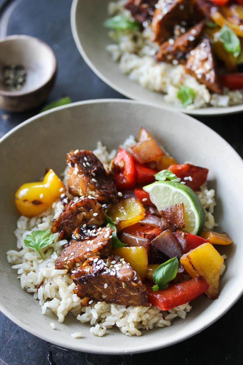 Orange Teriyaki Tempeh Bowls | dishingouthealth.com