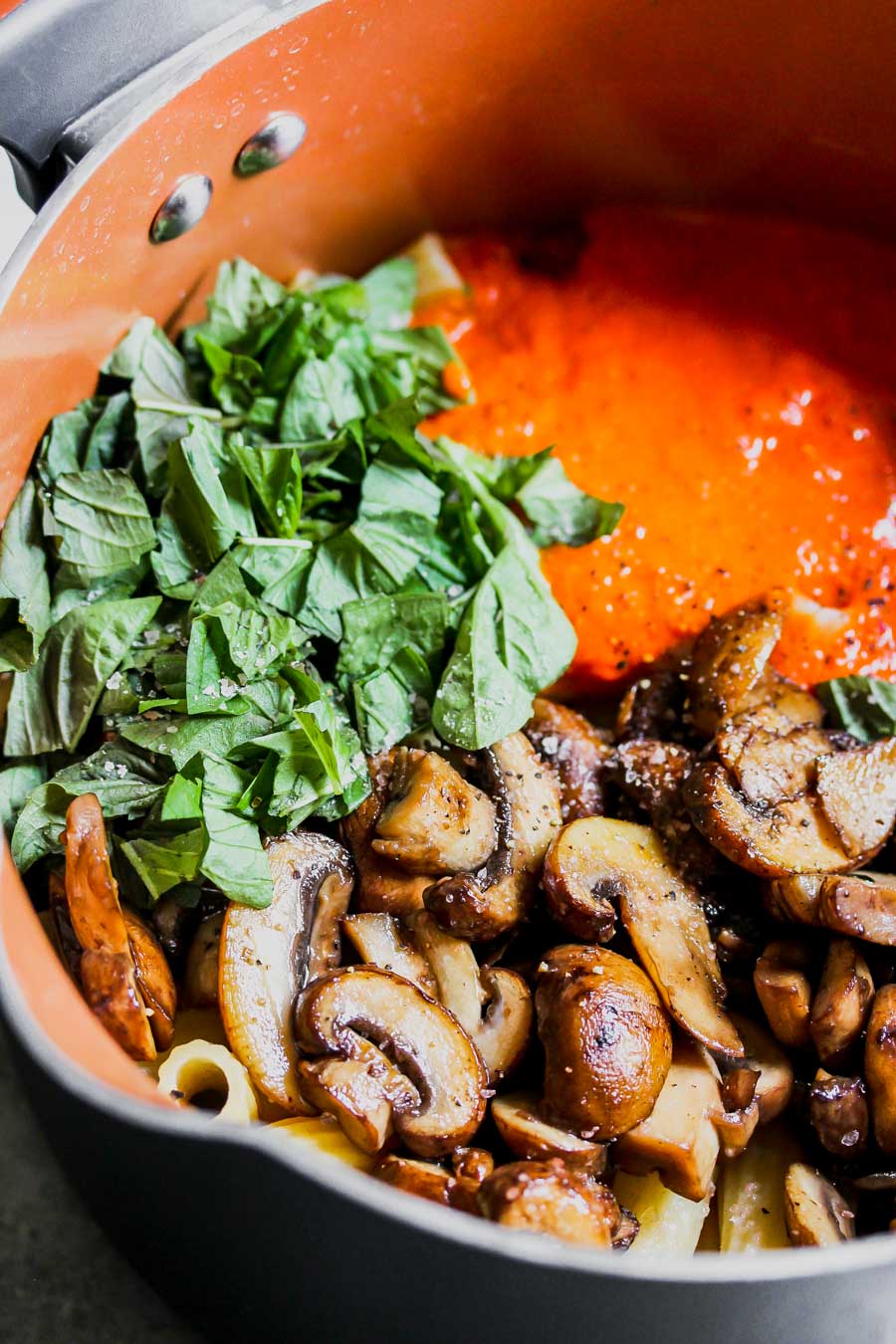 5 Ingredient Roasted Red Pepper Pasta with Mushrooms