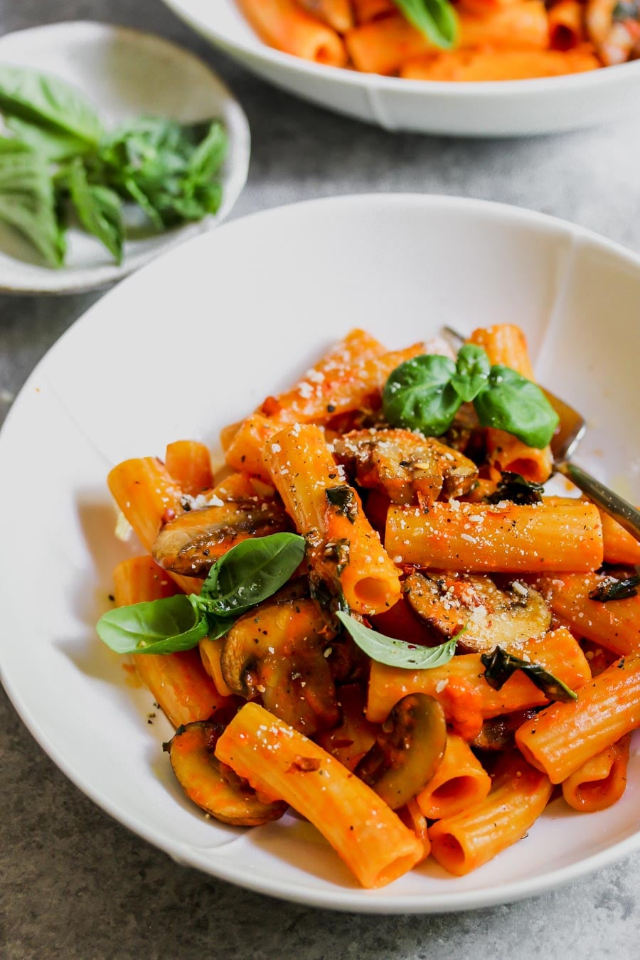 5 Ingredient Roasted Red Pepper Pasta with Mushrooms