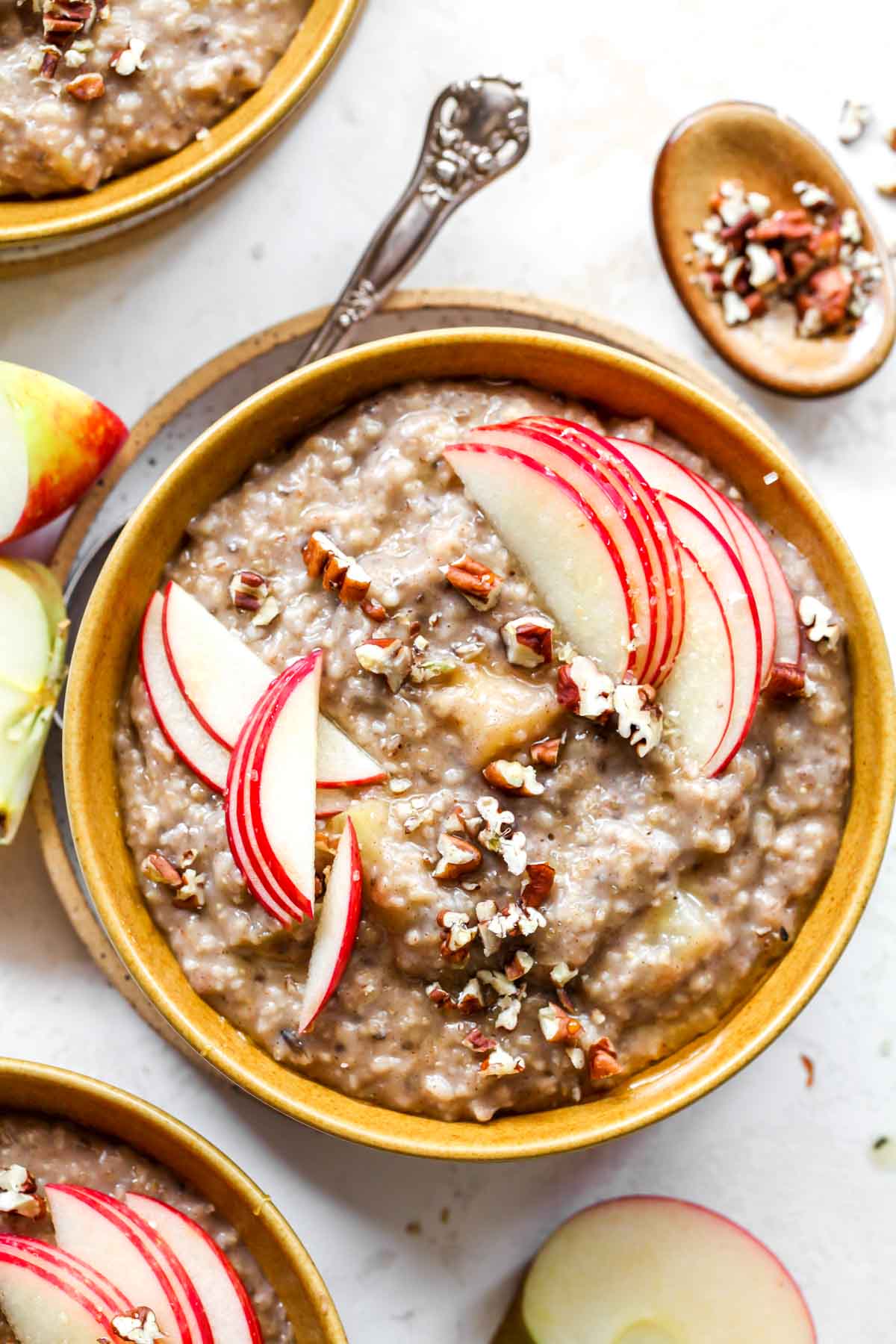 Slow Cooker Steel Cut Oatmeal topped with apple slices