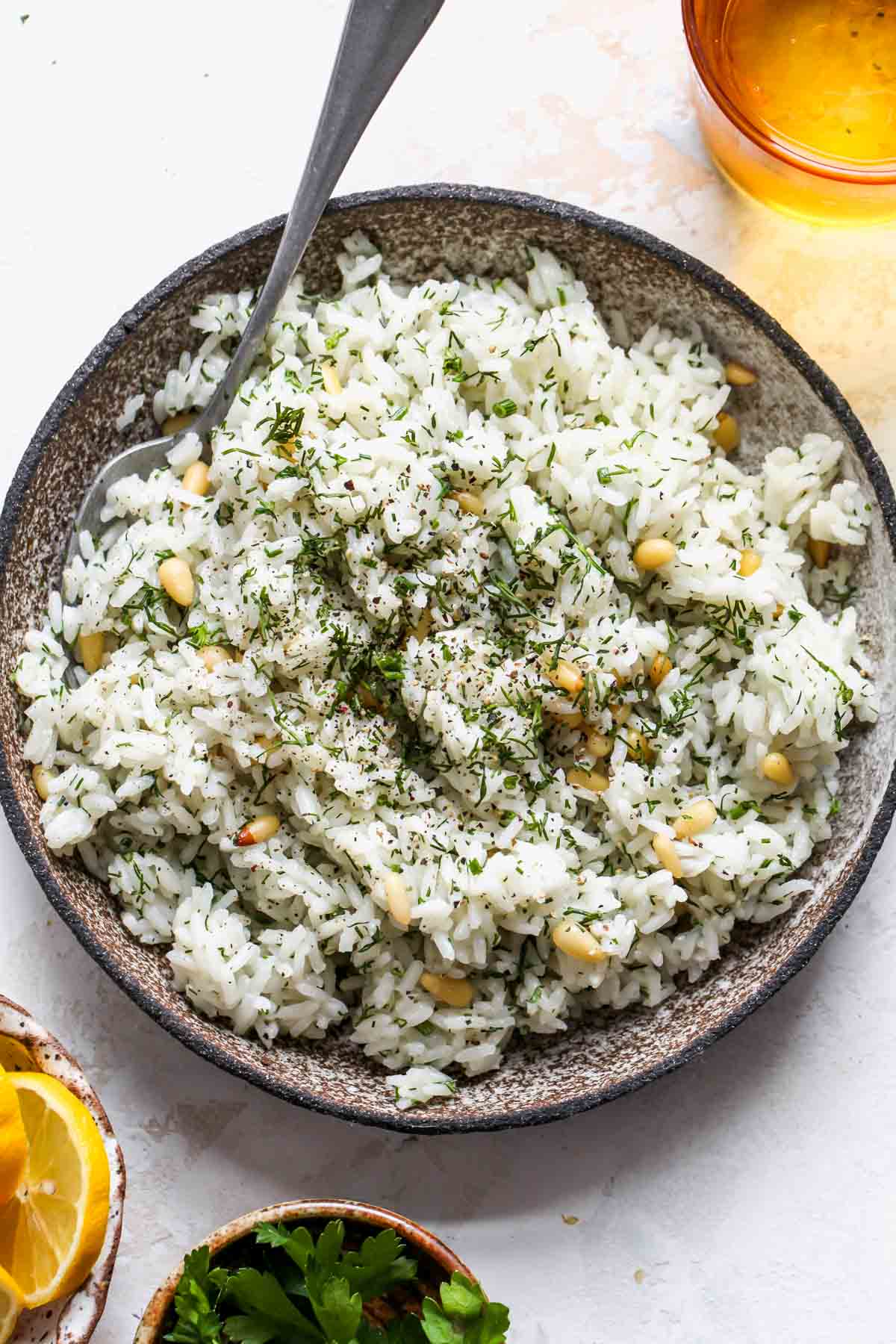 Dill rice in a gray bowl