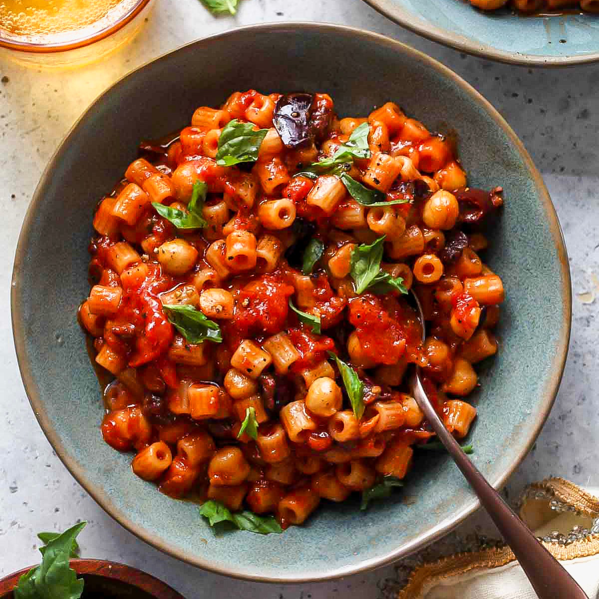 One Pot Puttanesca with Chickpeas