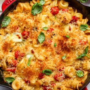 Skillet Caprese Macaroni and Cheese